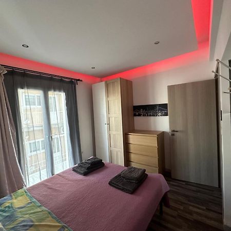 Apartment Center Piraeus Location Kastella Passalimani Port Bagian luar foto
