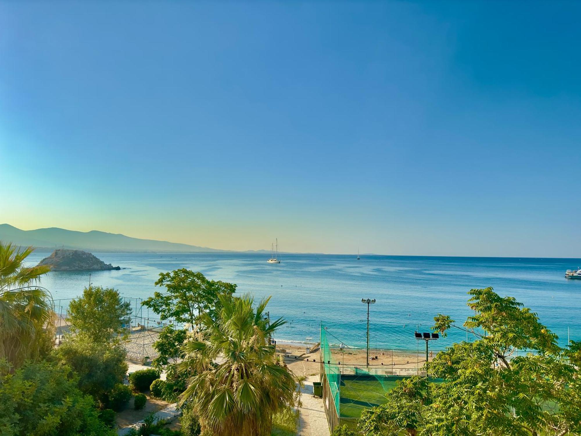 Apartment Center Piraeus Location Kastella Passalimani Port Bagian luar foto