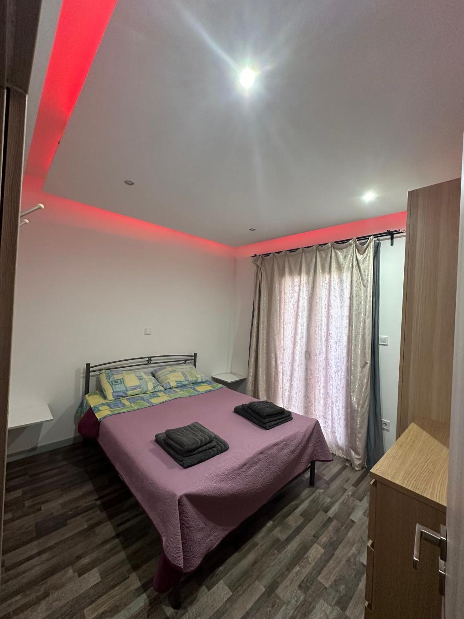 Apartment Center Piraeus Location Kastella Passalimani Port Bagian luar foto