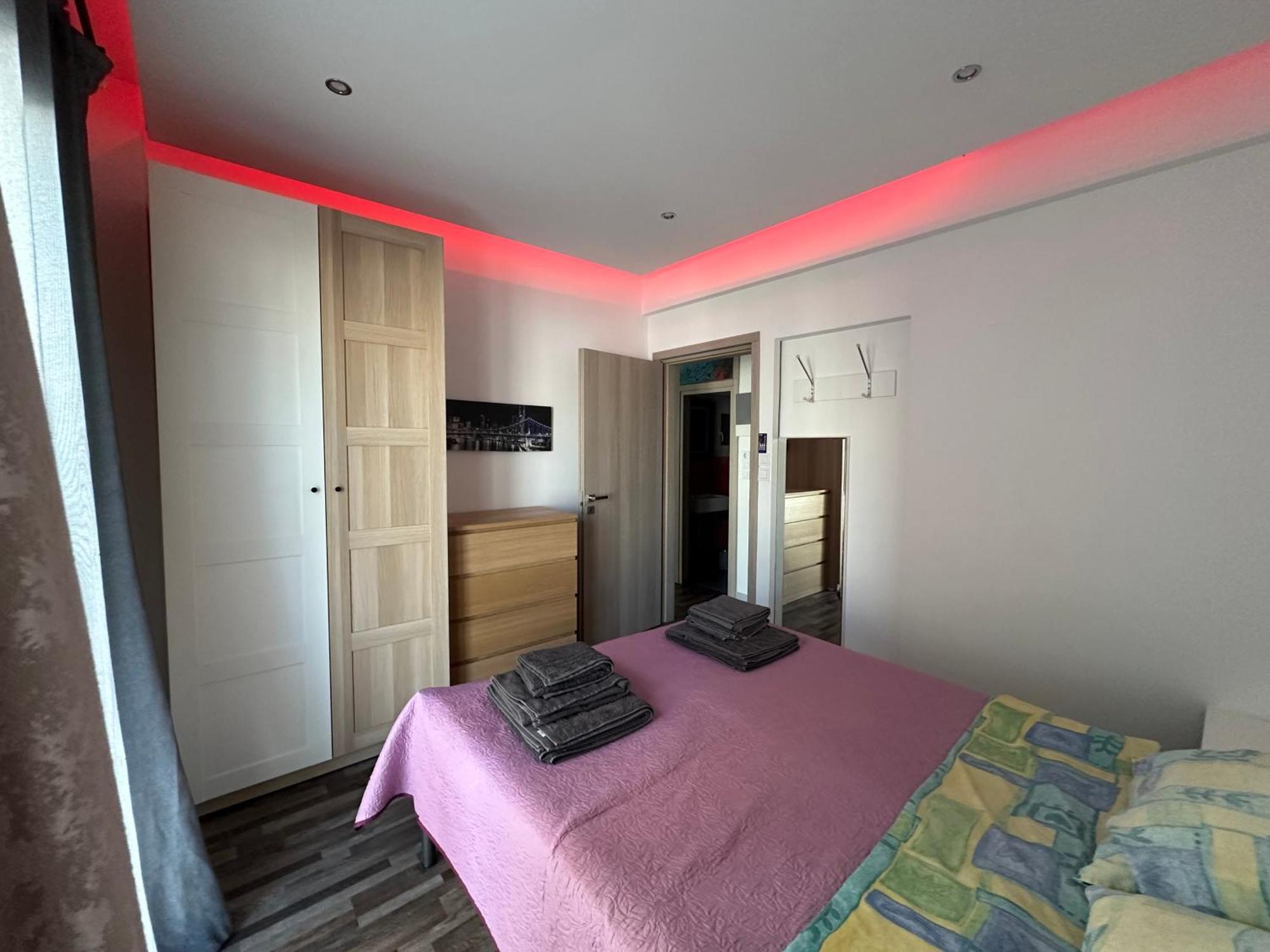 Apartment Center Piraeus Location Kastella Passalimani Port Bagian luar foto