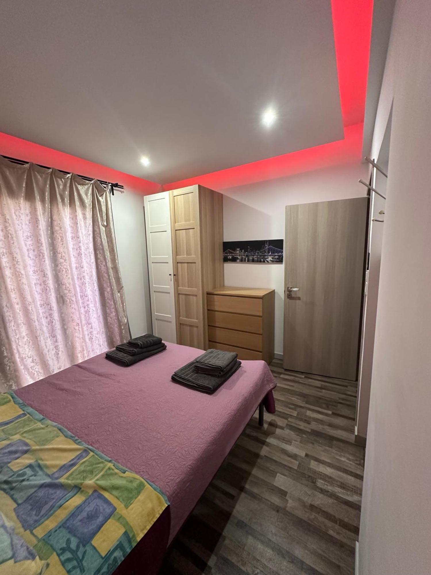 Apartment Center Piraeus Location Kastella Passalimani Port Bagian luar foto
