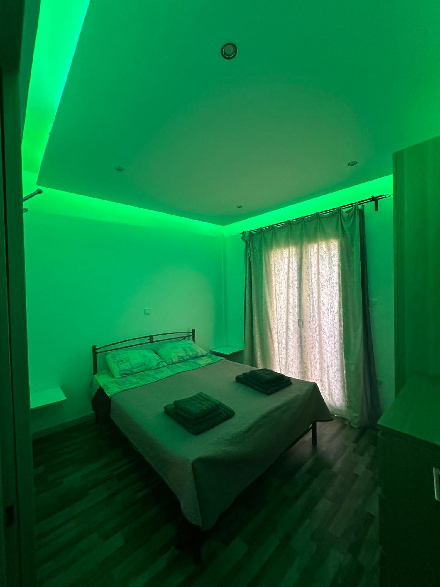 Apartment Center Piraeus Location Kastella Passalimani Port Bagian luar foto